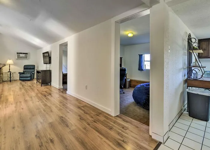 Charming W/ Private Yard + Patio! Miami