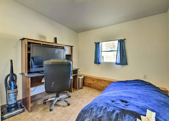 Charming W/ Private Yard + Patio! Holiday home *