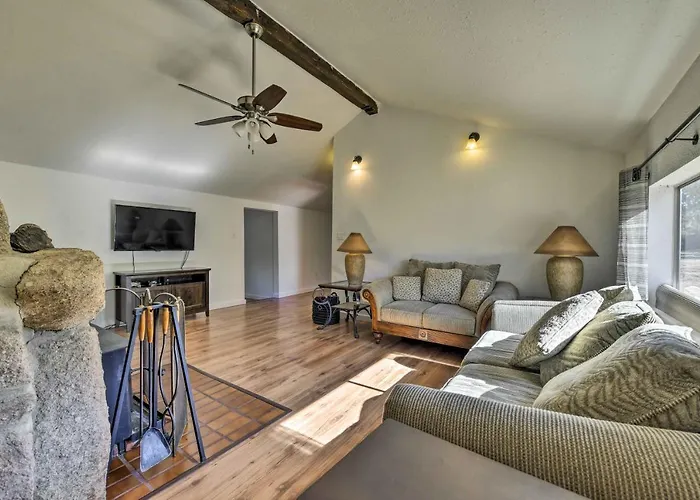 Charming W/ Private Yard + Patio! * Miami