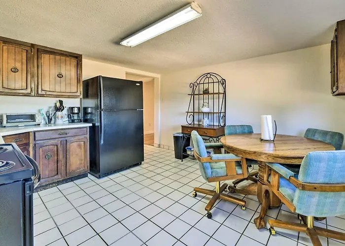Holiday home Charming W/ Private Yard + Patio! Miami
