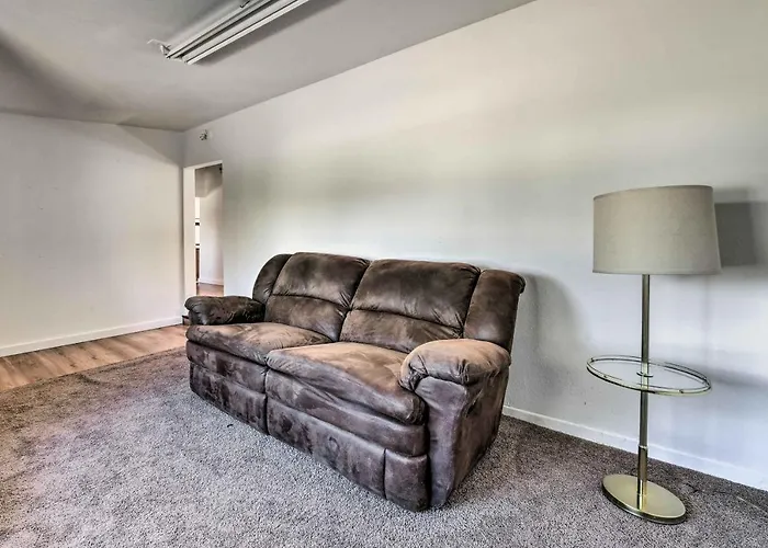 Charming W/ Private Yard + Patio! Miami