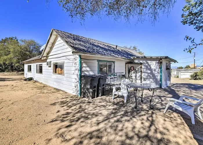 Charming W/ Private Yard + Patio! Holiday home *